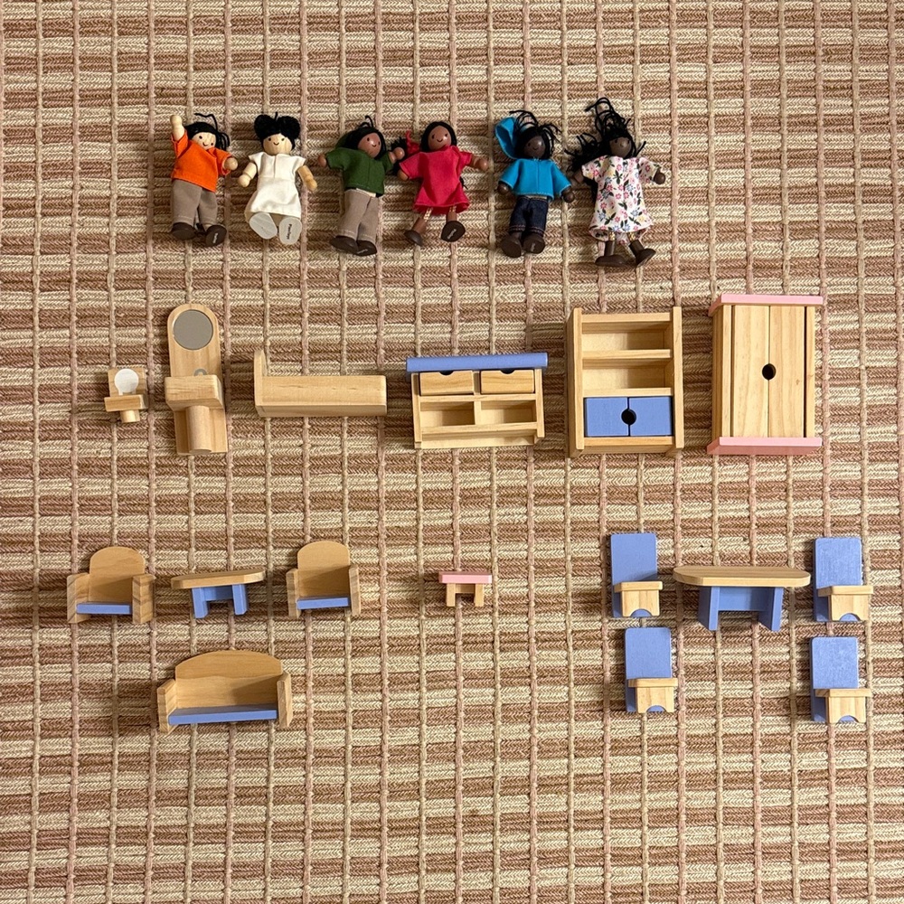 Wooden Dollhouse Furniture Set with Dolls